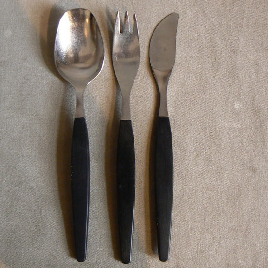 Folke Aarström for Gense, Sweden ¨Focus de Lux¨. Cutlery in matt polished steel and nylon handles. Bestick, Wigerdals Värld