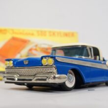 Ford Fairlane 500 Skyliner. Battery remote controlled tin toy by Cragstan, Japan 1950's. Length 30 cm. Car in mint condition, box has some ware.Tintoy, Plåtbil, Vintage toy, antik, leksak, Wigerdals Värld