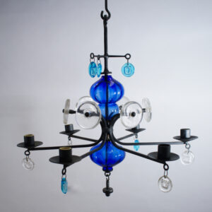 Erik Höglund for Boda, Sweden. Chandelier in metal and glass. 42x42 cm. Takkrona, glas, smide,Wigerdals Värld
