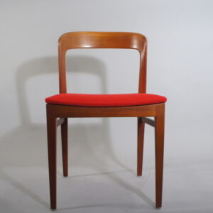 Axel Larsson for Bodafors, Sweden. Chairs in teak with new upholstered wool seats. 4 matstolar i teak. Wigerdals värld