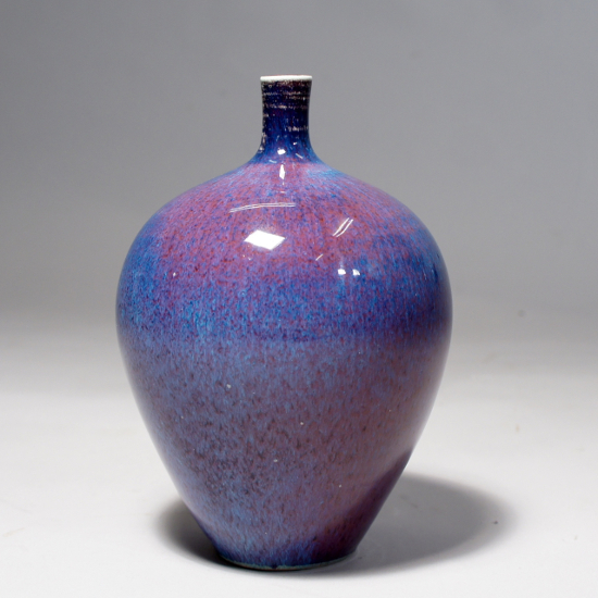 Berndt Friberg for Gustavsberg, Sweden. Vase in stoneware with glossy aniara glaze. 1974. Height 17 cm. Stengodsvas, Aniaraglasyr. Wigerdals Värld