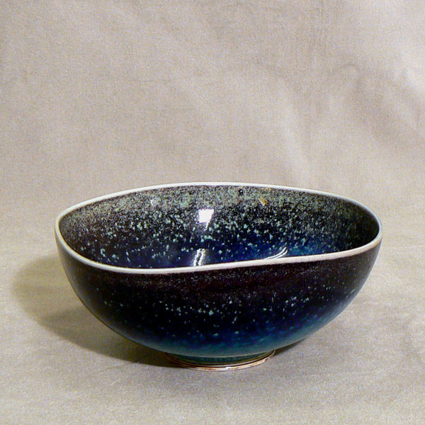 Berndt Friberg for Gustavsberg. Bowl in stoneware with high gloss aniara glase. 1974. Diam 17 cm. Stengods, skål, aniaraglasyr,Wigerdals Värld