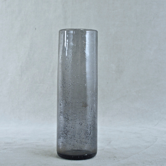 Erik Höglund for Kosta, Sweden. Glass vase. Signed. 19x5,5 cm. glasvas, Wigerdals Värld