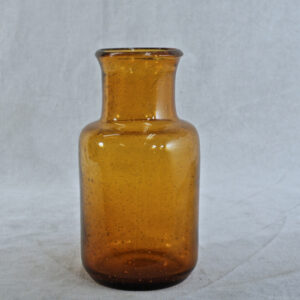Erik Höglund for Kosta, Sweden. Brown glass vase. Signed. 16,5x8 cm. Glas, Kosta, Wigerdals Värld