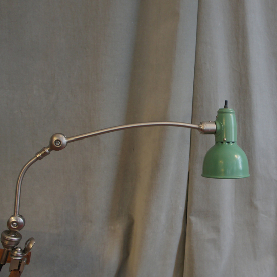 Johan Petter Johansson for Triplex, Sweden. ¨Lillpendeln Triplex¨. Rare desk lamp in steel. Lenght of arm 55 cm. Industrilampa, bordslampa,arbetslampa,Wigerdals Värld