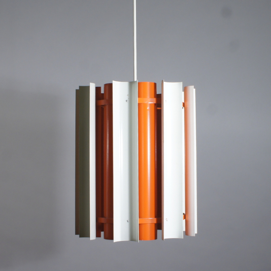 Ceiling lamp with shades in painted metal. Maker unkown. Height 30, diam 25 cm. Taklampa metall, dansk, Wigerdals Värld