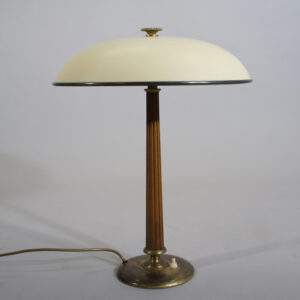 Desklamp in brass, teak and painted metal. 1930's. Nordiska Kompaniet, Sweden. Height 49, diam 38 cm. Bordslampa, 30-tal.Nordisaka kompaniet, NK.Wigerdals Värld