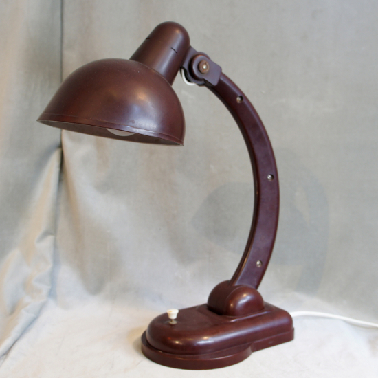 European desk lamp in metal and bakelite, 1930's. Maker unknown. Height 43 cm. Bakelit bordslampa,skrivbordslampa, Wigerdals Värld