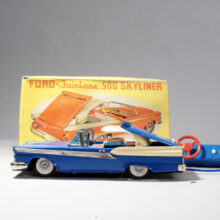 Ford Fairlane 500 Skyliner. Battery remote controlled tin toy by Cragstan, Japan 1950's. Length 30 cm. Car in mint condition, box has some ware.Tintoy, Plåtbil, Vintage toy, antik, leksak, Wigerdals Värld