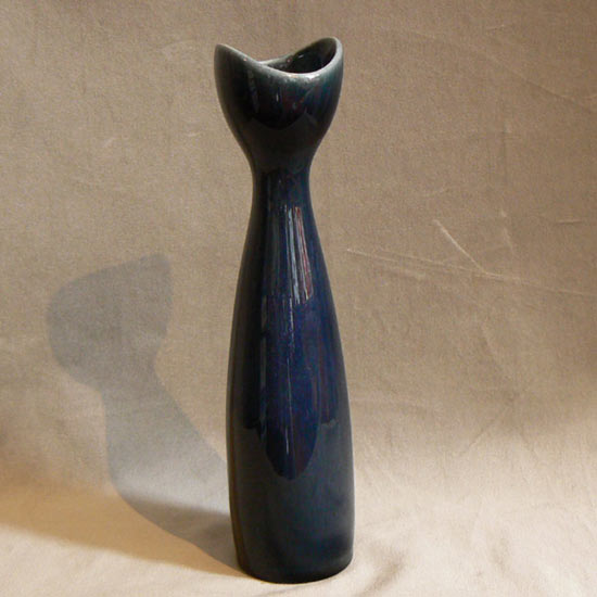Stig Lindberg for Gustavsberg.Vase in stonware with blue glossy glaze. Height 26 cm. vas, Wigerdals Värld