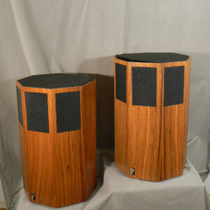 Loud speakers in rosewood. MP (Martin Persson) . Mod AB 33. Sweden 1970. Height 53, diam 35 cm.Högtalare, teak, Wigerdals Värld