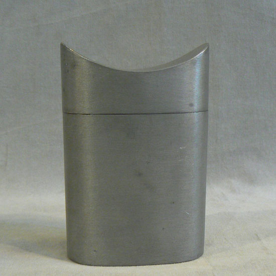 Sigvard Bernadotte for Scandia Tenn, Sweden. Case in tin. 12x8x4 cm.Ciggarettetui, Tenn,Wigerdals Värld