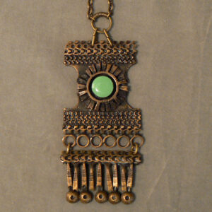 Pentti Sarpaneva, Finland. Neckless in bronze. Height 11 cm. Halsband, brons, smycke, Wigerdals Värld