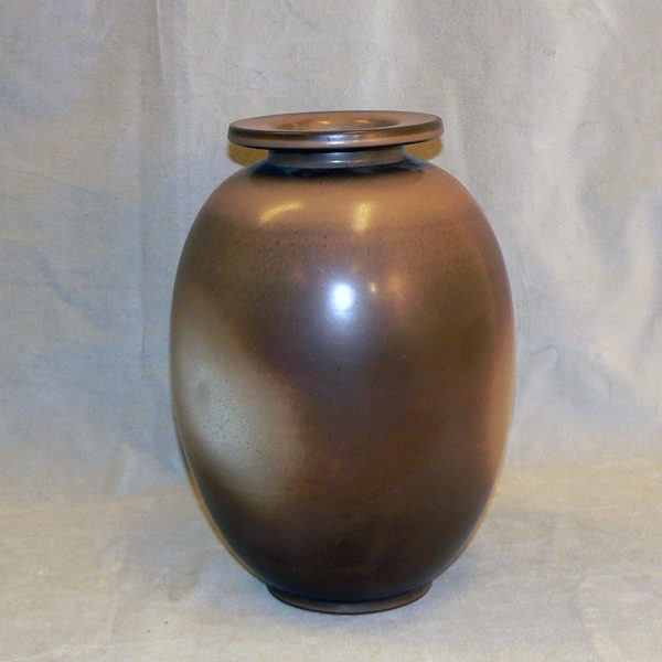 Gunnar Nylund. Vase in stoneware made by Bing&Grøndal, Denmark. Height 33 cm. Stengods,wigerdals värld