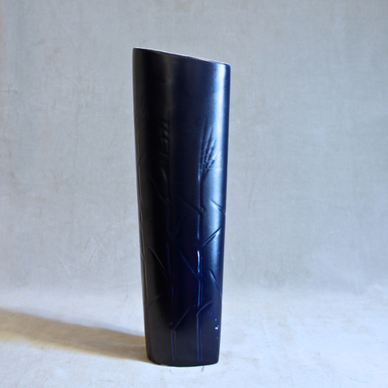 Ceramic high vase in deep blue glaze by Bo Fajans, Sweden. Height 31 cm. Vas, Wigerdals Värl
