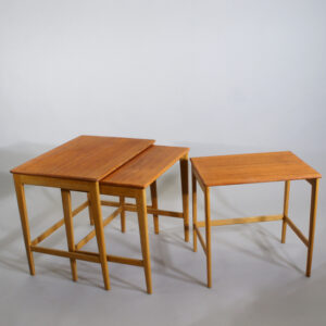 Alf Svensson for Nybrofabriken AB, Sweden. A three piece nesting table in teak and oak. 55x40, height 48 cm. 3.300 SEK. Satsbord. Wigerdals Värld