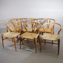 Hans J. Wegner for Carl Hansen, Denmark. 6 wishbone chair (Y-chair). 3 in oak and 3 in beech with new seats.