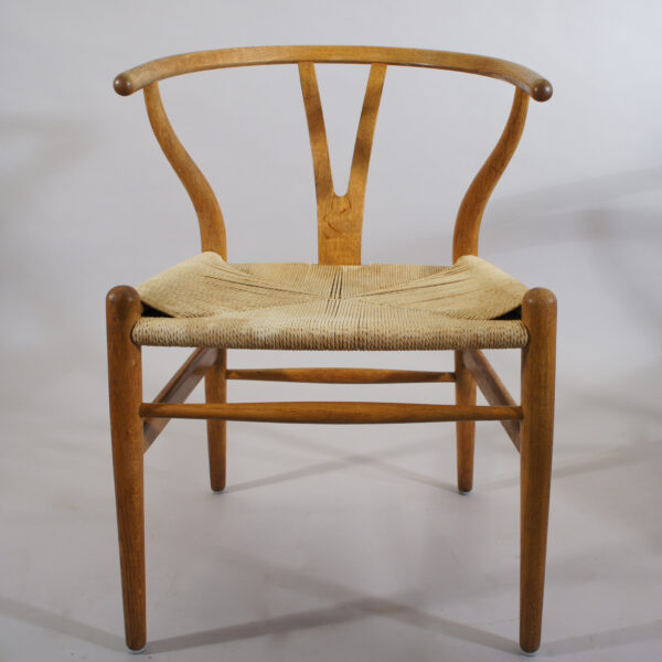 Hans J. Wegner for Carl Hansen, Denmark. 6 wishbone chair (Y-chair). 3 in oak and 3 in beech with new seats. .