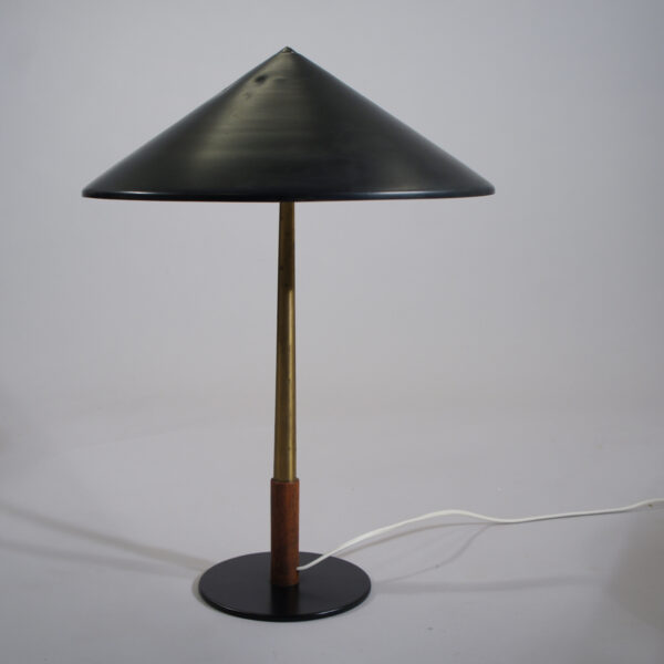 Danish desk lamp in painted metal and detail in teak. Height 50, diam 38 cm. Maker unknown.