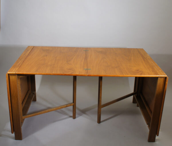 Extension dining table in teak and beech for approx. 10 guests. L278 W90 H72 cm. Maker unknown.