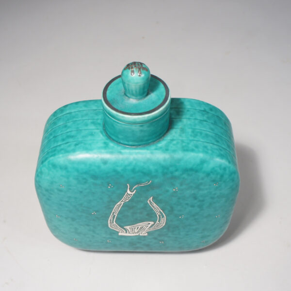 Wilhelm Kåge for Gustavsberg. "Argenta". Urn with lid in green stoneware with decoration in silver paint.