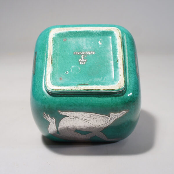Wilhelm Kåge for Gustavsberg. "Argenta". Urn with lid in green stoneware with decoration in silver paint.
