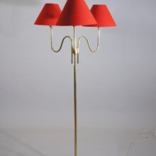 Floorlamp i brass with three lamps.