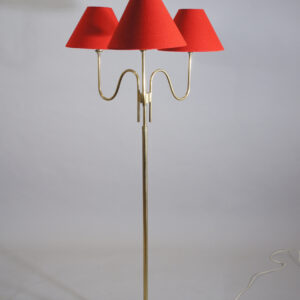 Floorlamp i brass with three lamps.