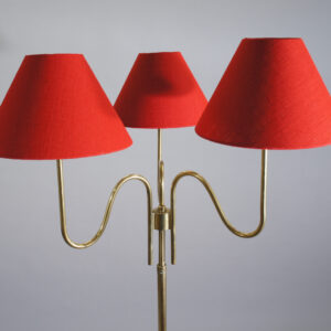 Floorlamp i brass with three lamps.