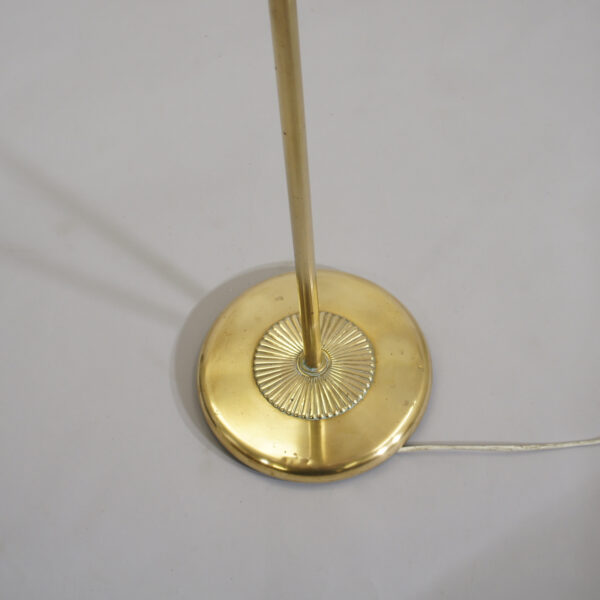Floorlamp i brass with three lamps.