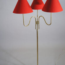 Floorlamp i brass with three lamps.