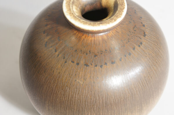 Berndt Friberg for Gustavsberg. Vase in stoneware in harefur glaze.