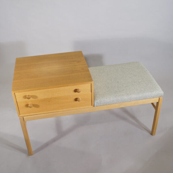 Sven Engström & Gunnar Myrstrand for Tingströms, Sweden. Bra Bohag. Bench with drawr in oak. "Casino". Bänk med hurts hallmöbel. Wigerdals Värld