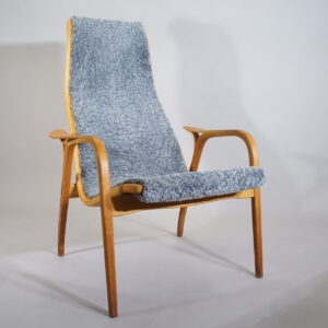 Yngve Ekström for Swedese, Sweden ."Lamino". Easy chair in oak with new sheep skin. Fåtölj nyklädd. Wigerdals Värld