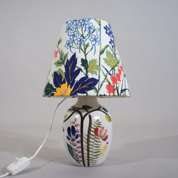 Desk lamp in ceramic by Stig Lindber, Gustavsberg. Bordslampa i fajans. Wigerdals Värld