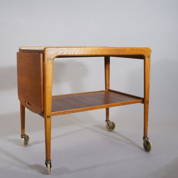 Yngve Ekström "Thea". Serving trolley in teak and laminate on wheels. Serveringsvagn tévagn.
