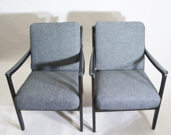 Ole Wanscher for France & Daverkosen, Denmark. A pair of easy chairs in painted beech with new upholstered seatings. Fåtöljer Wigerdals Värld