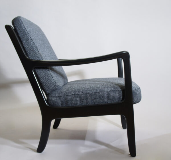 Ole Wanscher for France & Daverkosen, Denmark. A pair of easy chairs in painted beech with new upholstered seatings. Fåtöljer Wigerdals Värld