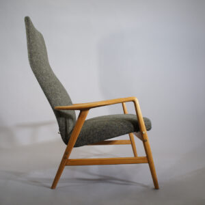 Alf Svensson for Dux, Sweden 1955. Contour. Easy chair with new upholster and legs in beech. Fåtölj Wigerdals värld