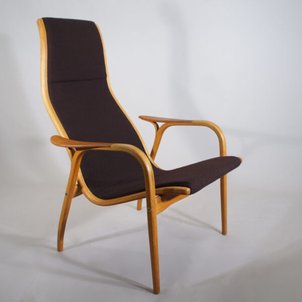 Yngve Ekström for Swedese, Sweden. Lamino. Easy chair new upholstered with wood in oak and teak.Fåtölj Wigerdals Värld