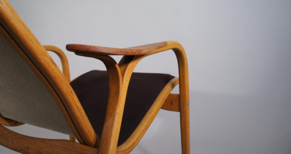 Yngve Ekström for Swedese, Sweden. Lamino. Easy chair new upholstered with wood in oak and teak. Fåtölj Wigerdals Värld