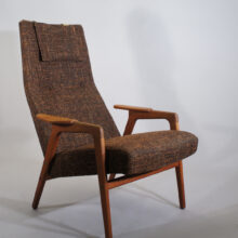 Yngve Ekström for Swedese, Sweden. "Ruster". Easy chair in new uphostered fabric and legs and arms in teak. Fåtölj Wigerdals Värld