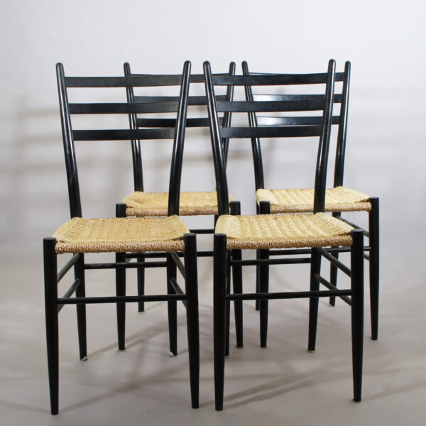 4 super light dining chairs in wood with seating in nylon ropes. Superlätta matstolar. Wigerdals