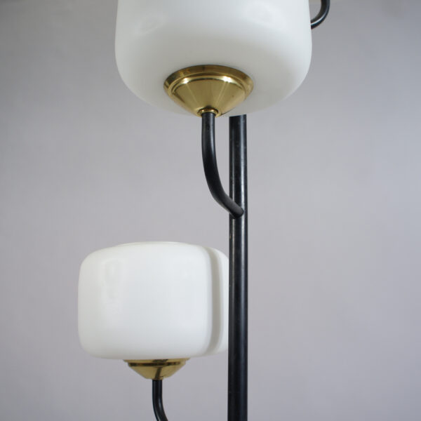 1950's floor lamp in metal and shade in glass. Maker unknown. Golvlampa metall mässing glas Wigerdals Värld