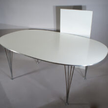 Piet Hein & Bruno Mathsson for Fritz Hansen. "Superellips". Dining table with laminate top, edge in aluminium and legs in crome steel. One extension board. Matbord med iläggsskiva wigerdals värld