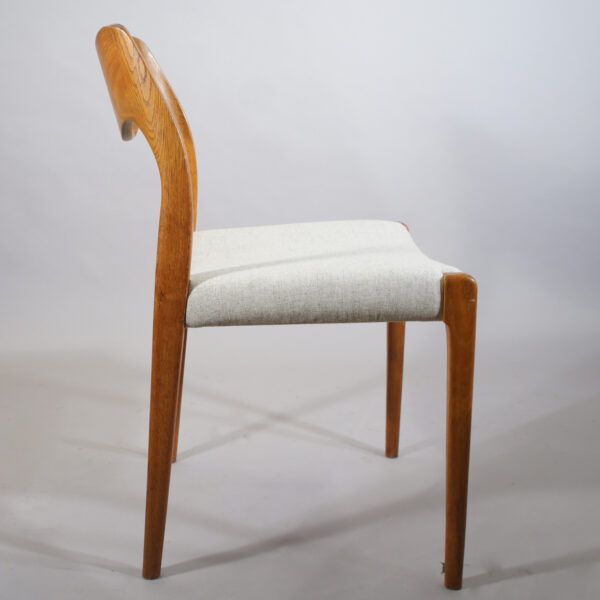 Niels O. Møller for J.L. Møller Møbelfabrik, Denmark. Mod 71. Eight dining chairs in oak with new upholstering. Matstolar i ek. Wigerdals