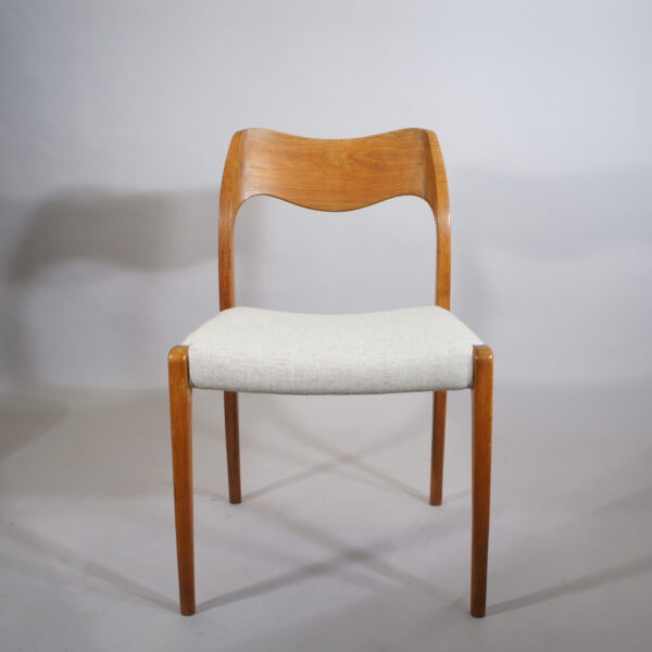 Niels O. Møller for J.L. Møller Møbelfabrik, Denmark. Mod 71. Eight dining chairs in oak with new upholstering. Matstolar i ek. Wigerdals