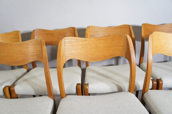 Niels O. Møller for J.L. Møller Møbelfabrik, Denmark. Mod 71. Eight dining chairs in oak with new upholstering. Matstolar i ek. Wigerdals