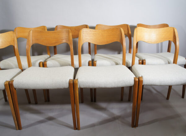 Niels O. Møller for J.L. Møller Møbelfabrik, Denmark. Mod 71. Eight dining chairs in oak with new upholstering. Matstolar i ek. Wigerdals