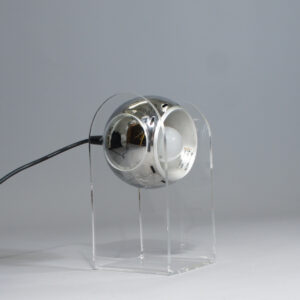 Gino Sarfatti for Arteluce 1968. Desk lampa Mod 540. Bordslampa i plexoglas och krom. Wigerdals